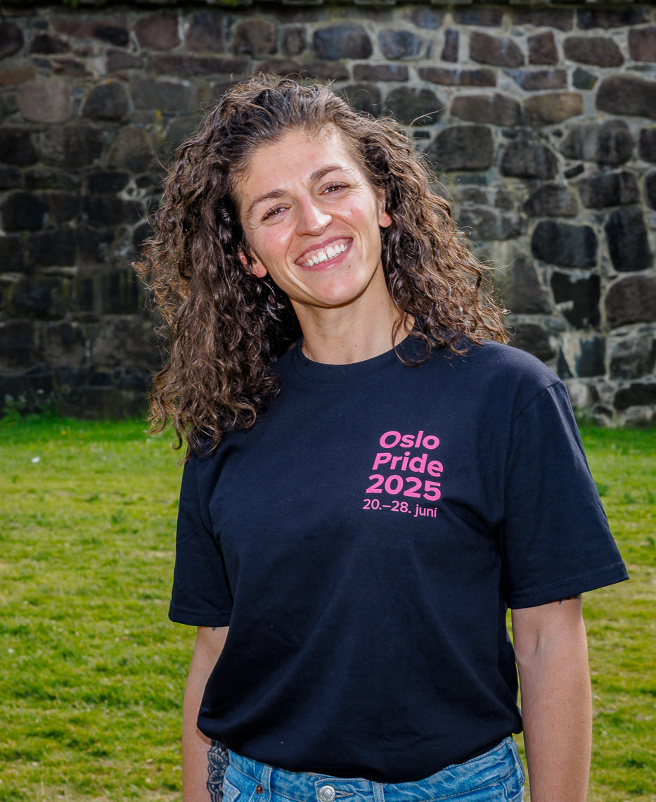 Sort T-skjorte – Oslo Pride 2025
